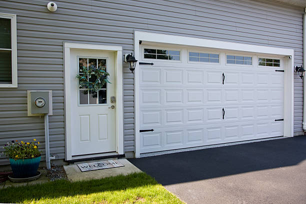 24/7 Emergency Garage Door Panel Replacement experts in Russell County County, VA